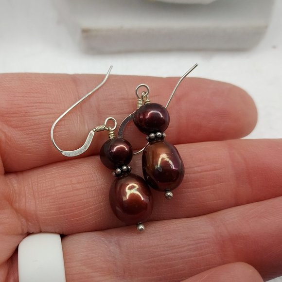 Dyed Tahitian peal earring in Burgundy - Picture 1 of 3